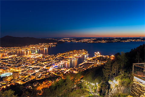 フロイエン山(ベルゲン)の夜景