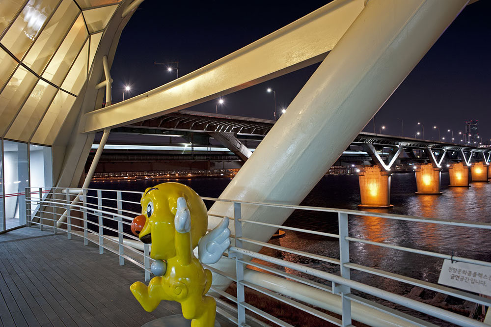 Ttukseom Cultural Complex J-Bug